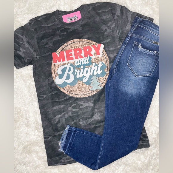 Women’s Camo Christmas Merry and Bright Graphic Tee - Picture 1 of 1